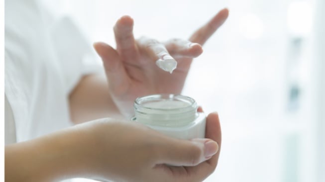 7 Rekomendasi Retinol Cream BPOM Pilihan Terbaik 2025: Harga Murah, Wajah Auto Kinclong