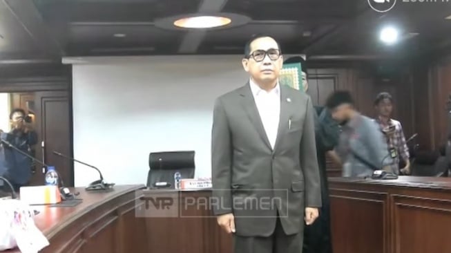 Dilaporkan Gegara Gestur 'Jempol Kejepit' di Live, Anggota DPR Prana Putra Sohe: Itu Bukan Hal Porno