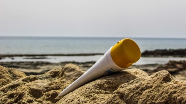5 Rekomendasi Sunscreen Terbaik dengan Tekstur Watery yang Super Ringan