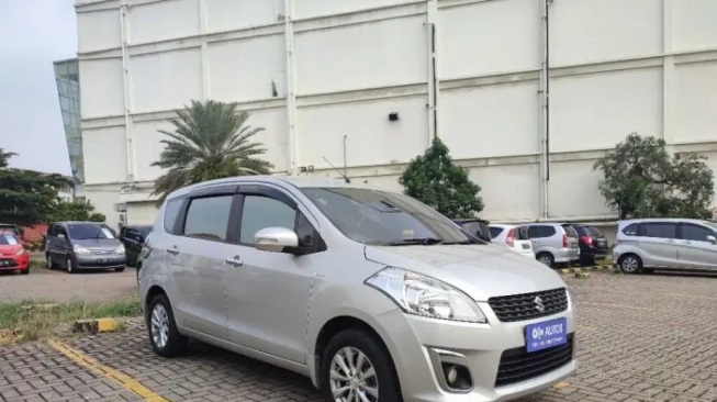 Suzuki Ertiga (2016). (OLX)