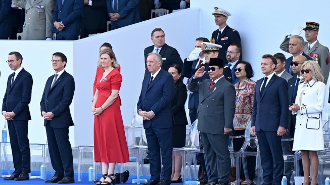 Presiden Prancis Emmanuel Macron dan Presiden Prabowo Subianto menghadiri Bastille Day di Prancis, Senin (14/7/2025) waktu setempat. [Biro Pers Sekretariat Presiden]