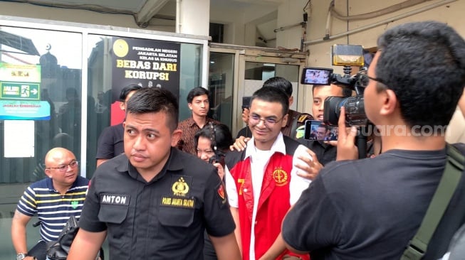 Vadel Badjideh saat hadir sidang lanjutan kasus asusila terhadap Laura Meizani Mawardi atau Lolly di Pengadilan Negeri Jakarta Selatan, Rabu, 16 Juli 2025. [Suara.com/Adiyoga Priyambodo]