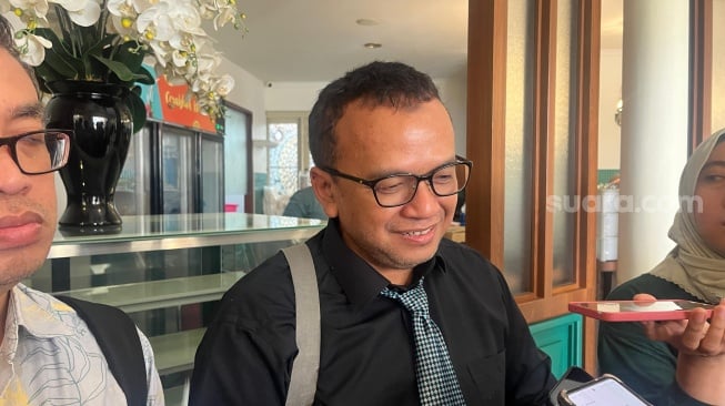 Direktur Strategi dan Kebijakan Infrastruktur Digital Kementerian Komdigi, Denny Setiawan saat ditemui acara Selular Business Forum yang digelar di Jakarta, Rabu (16/7/2025). [Suara.com/Dicky Prastya]