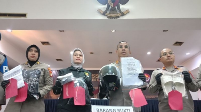 Kapolres Metro Jakarta Timur Kombes Pol Nicolas Ary Lilipaly saat konferensi pers di Mapolres Jakarta Timur, Rabu (16/7/2025). (ANTARA/Siti Nurhaliza)