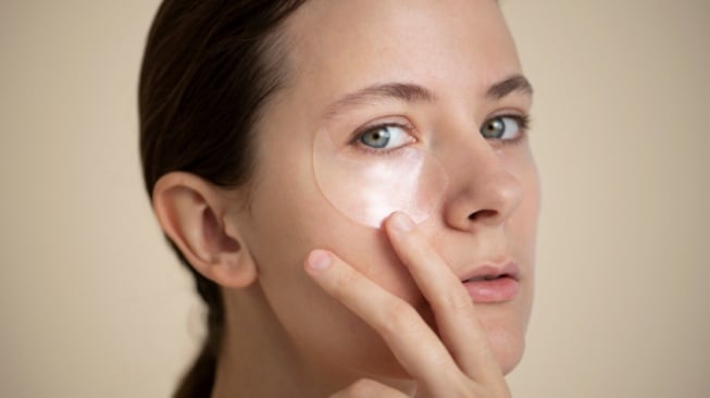 Bye-Bye Mata Panda! 6 Eye Cream Ampuh Hilangkan Lingkaran Hitam dan Kerutan