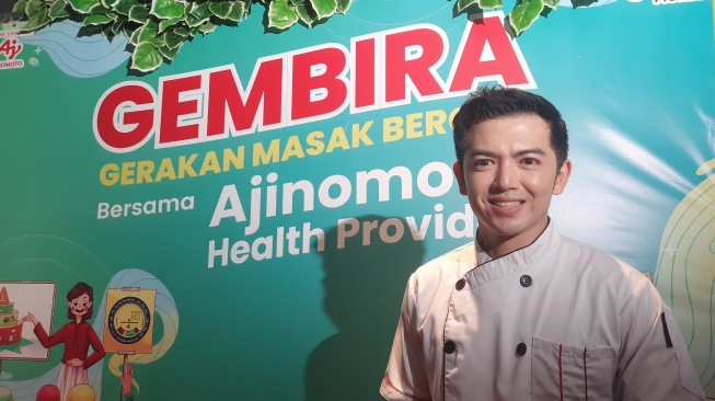 Nicky Tirta ajarkan ibu-ibu PKK masak makanan sehat (Instagram)