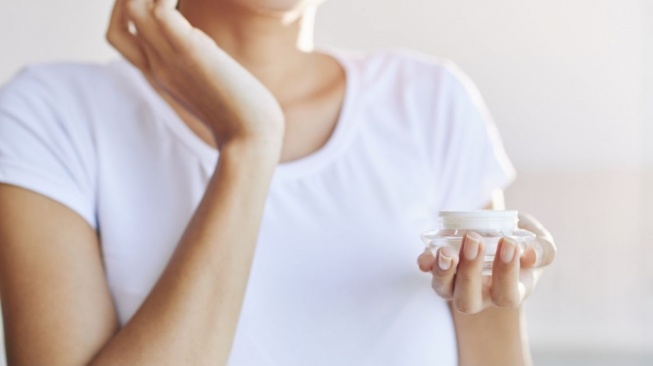 Apa Perbedaan Moisturizer dan Day Cream? Sering Dianggap Sama