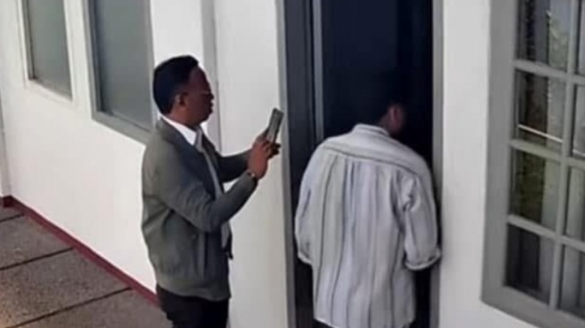 Misteri Lakban di Kepala Diplomat Arya Daru (X)