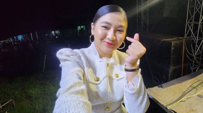 Vela Zaladara Sajikan Pop Dangdut Modern dengan Lirik Puitis di Lagu Banyu Kolam
