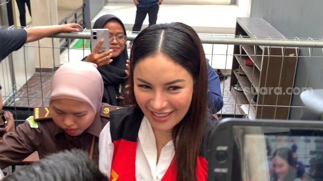 Nikita Mirzani saat hadir sidang lanjutan kasus pemerasan dan TPPU di Pengadilan Negeri Jakarta Selatan, Kamis, 17 Juli 2025. [Suara.com/Adiyoga Priyambodo]