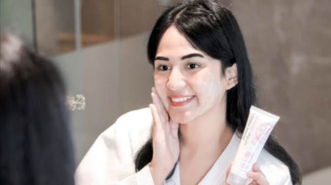 4 Face Wash Niacinamide Bikin Wajah Auto Cerah, Harga Murah Rp20 Ribuan!