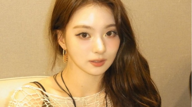 4 Ide Outfit Harian Lee Nagyung FROMIS 9, Cocok Penggemar Gaya Minimalis