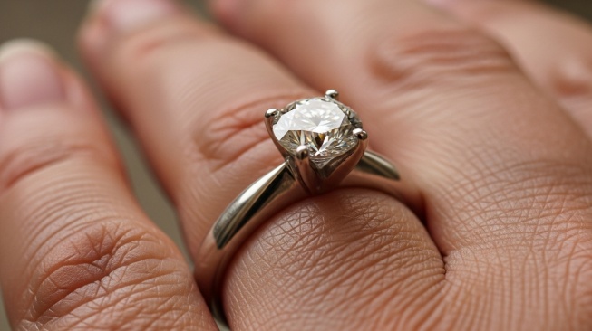 5 Model Cincin yang Cocok untuk Jari Gemuk, Bikin Tampak Jenjang dan Elegan!