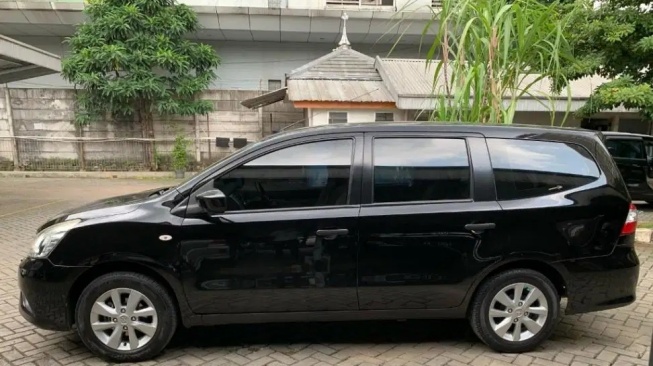 Nissan Grand Livina (2014). (OLX)