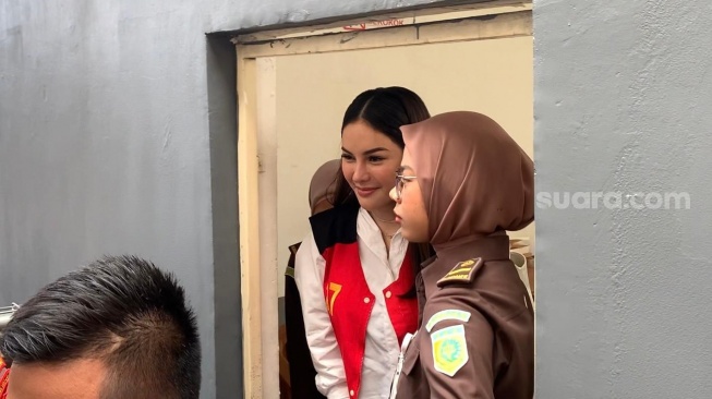 Nikita Mirzani saat hadir sidang lanjutan kasus pemerasan dan TPPU di Pengadilan Negeri Jakarta Selatan, Kamis, 17 Juli 2025. [Suara.com/Adiyoga Priyambodo]