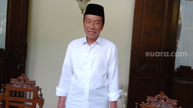 Respon Jokowi Usai Kenakan Jaket PSI dengan Logo Gajah