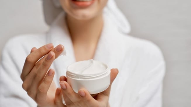 5 Rekomendasi Moisturizer Lokal untuk Menghilangkan Flek Hitam: Bonus Wajah Glowing, Dompet Aman