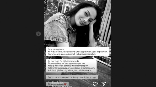 Bentuk dukungan DJ Bravy untuk sang kekasih, Erika Carlina. [Instagram]
