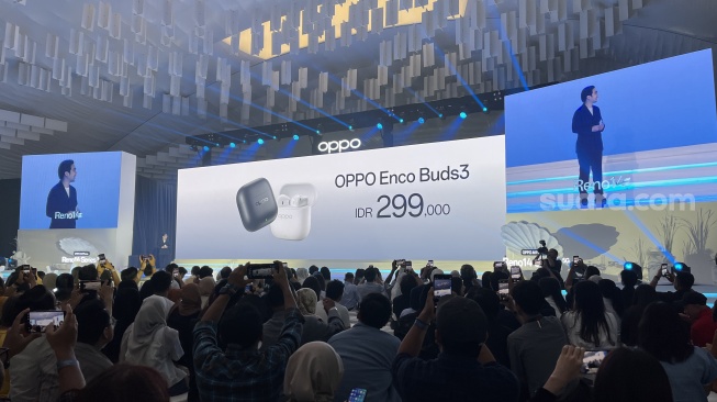 TWS Oppo Enco Buds 3  yang resmi diluncurkan ke Indonesia pada Kamis (17/7/2025). [Suara.com/Dicky Prastya]