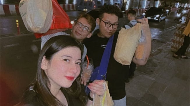 Potret Iris Wullur Liburan di Thailand (Instagram)