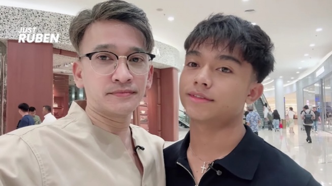 Temani Salat di Mal, Betrand Peto Tanya-Tanya Soal Agama Islam ke Ruben Onsu