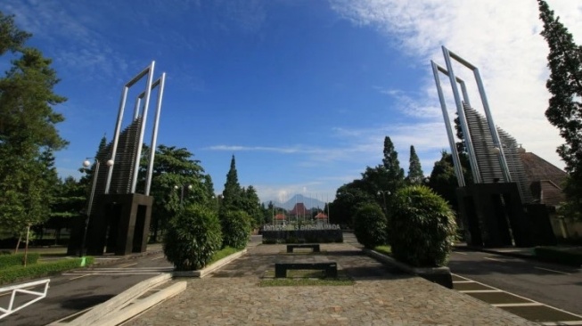 Peringatan Keras UGM ke Mantan Rektor Sofian Effendi