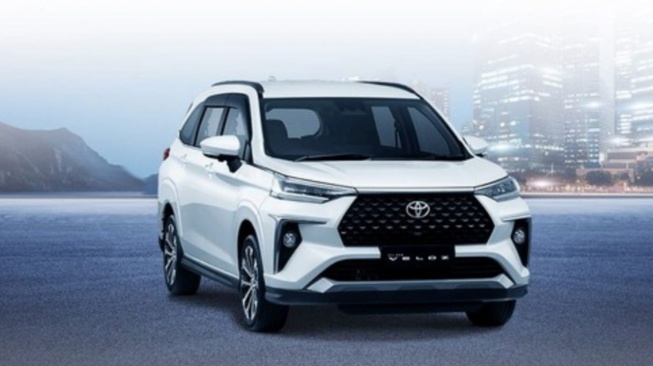 Toyota Avanza Veloz Facelift 1.3 M/T (oto.com)