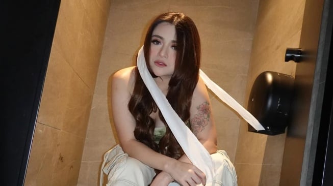 Pemicu Perang Dingin Nathalie Holscher vs Erika Carlina (Instagram)