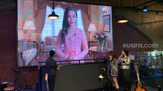 Suasana perilisan single baru Mayang Lucyana Fitri di kawasan Warung Buncit, Jakarta, Minggu, 20 Juli 2025. [Suara.com/Adiyoga Priyambodo]