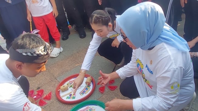Rindu Masa Kecil, Selvi Ananda Kampanyekan Permainan Tradisional di Hari Anak Nasional!