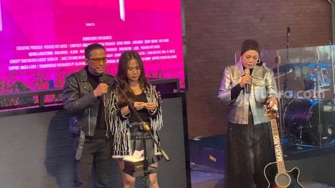 Suasana perilisan single baru Mayang Lucyana Fitri di kawasan Warung Buncit, Jakarta, Minggu, 20 Juli 2025. [Suara.com/Adiyoga Priyambodo]