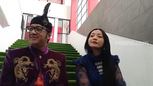 Andre Taulany dan Hesti Purwadinata di Cimanggis, Depok pada Sabtu, 19 Juli 2025. [Suara.com/Rena Pangesti]