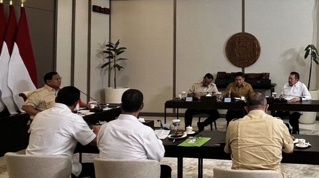 Ratas Dadakan di Halim! Prabowo Bahas Isu Krusial Ini Sebelum Pekan Sibuk