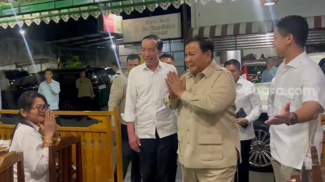Kemesraan Prabowo dan Jokowi di Solo: Malam-malam Nikmati Bakmi Jowo Warung Legendaris