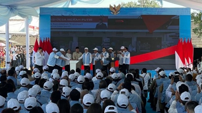 Presiden Prabowo Subianto secara resmi meluncurkan kelembagaan 80.000 Koperasi Desa/Kelurahan Merah Putih. (Suara.com/Novian)
