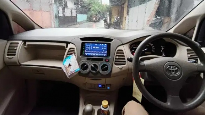 Interior Toyota Innova 2007. [OLX]