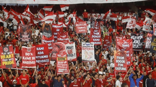 Spanduk-spanduk Dukungan Suporter Timnas U-23: Lari Ipin Lari Ada King Indo