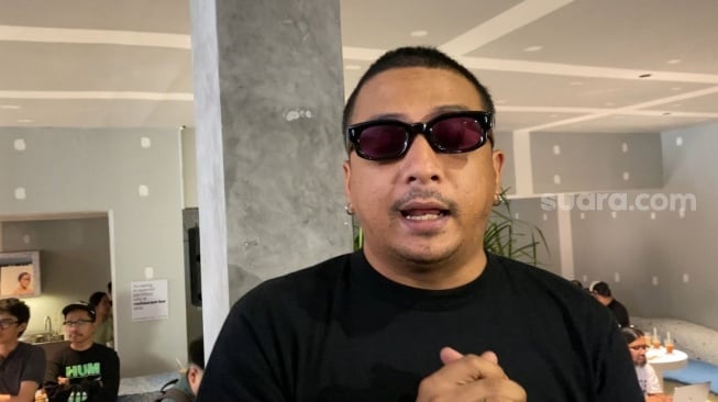 Sal Priadi di Konferensi pers Pestapora di kawasan Kemang, Jakarta Selatan pada Senin, 21 Juli 2025. [Suara.com/Tiara Rosana]