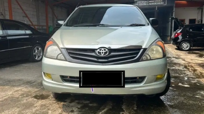 Toyota Innova 2005. [OLX]