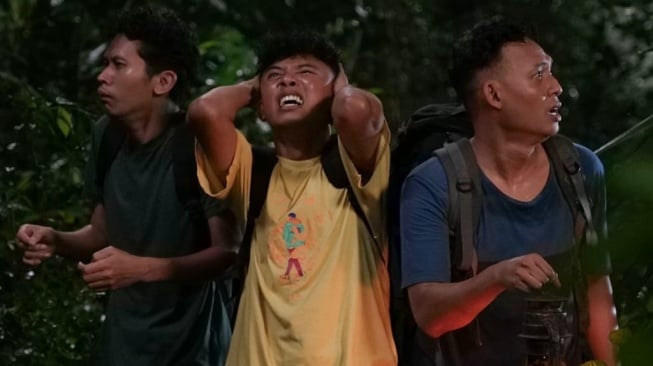 First Look Warung Pocong: Teror Tumbal dan Tawa Lepas dalam Horor Komedi yang Dibintangi Trio Komika