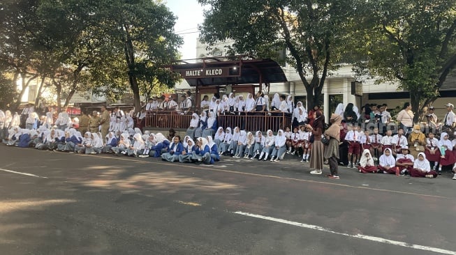 Prabowo Tak Tega, Tatap Mata Anak Sekolah yang Teriak Belum Dapat MBG