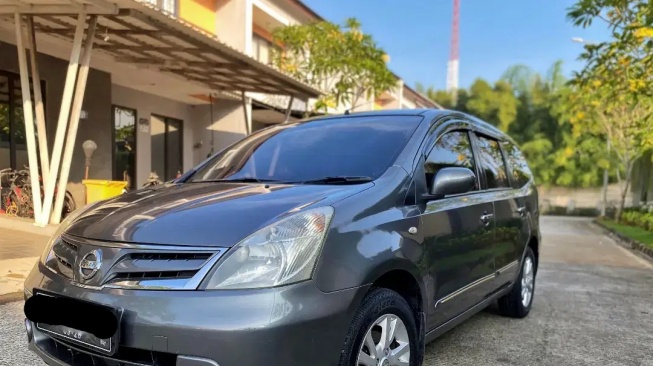 Nissan Grand Livina (2011). (OLX)