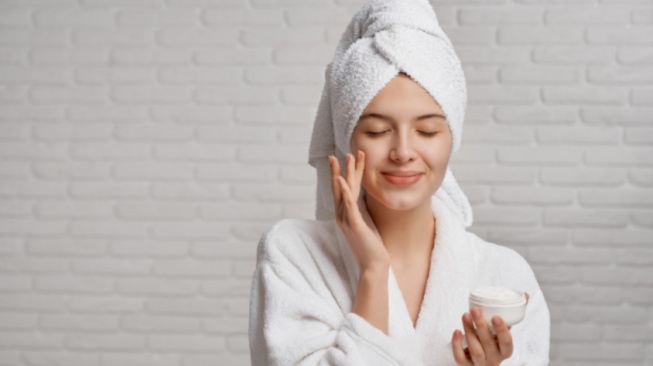 6 Rekomendasi Moisturizer untuk Kulit Kombinasi: Tekstur Cepat Meresap, Bikin Wajah Lembap