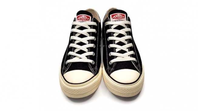 Sepatu sekolah - Ventela Ethnic Low Black Natural. [Shopee]