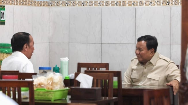 Jokowi Traktir Prabowo di Warung Sederhana, Ada Pembicaraan yang Personal