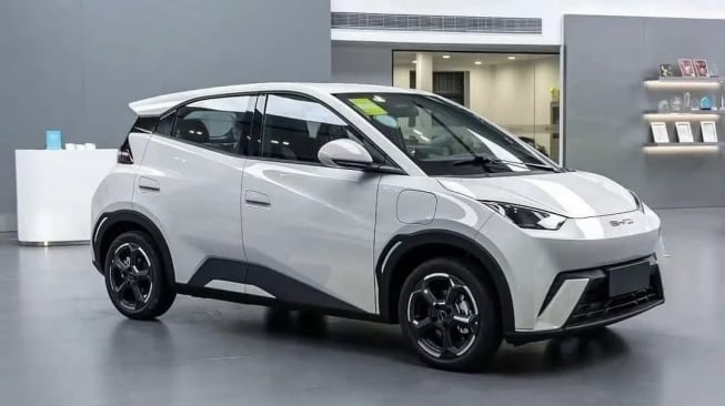 Bukan Seagull, Mobil Listrik Murah BYD Atto 1 Siap Debut di GIIAS 2025