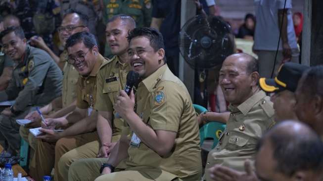 Kunjungi Pulau Kampai, Bobby Nasution  akan Bangun Puskesmas Rawat Inap hingga Dermaga