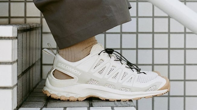 Intip Harga Sepatu Salomon Ori Terbaru 2025: Model Stylish, Nyaman, dan Anti Air!