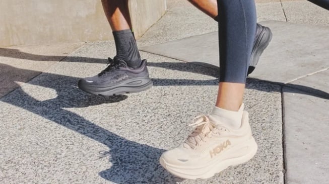 Berapa Harga Sepatu Hoka Original? Ini 4 Rekomendasi Best Seller untuk Jalan dan Lari