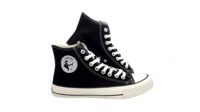 Warrior Athena Black White HC. [Shopee]